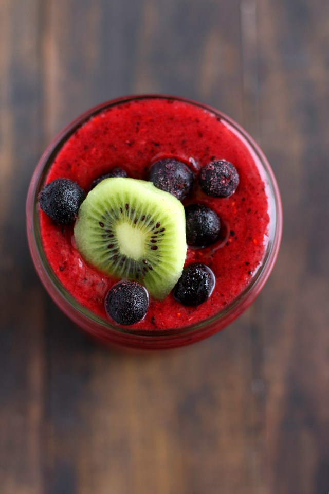 Smoothie de frutos rojos y kiwi HubSports Smoothie de frutos rojos y kiwi HubSports