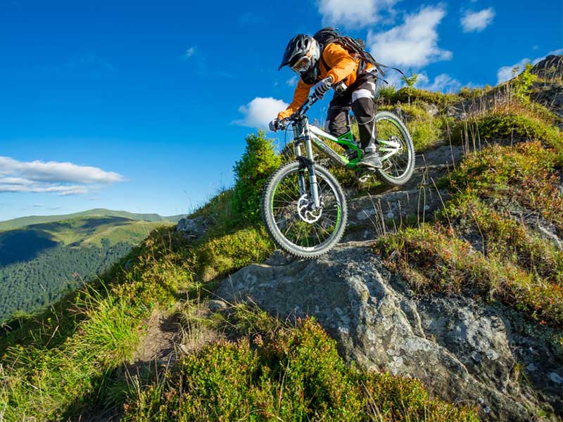Ciclismo de montaña, ¿qué equipo debes llevar? – HubSports